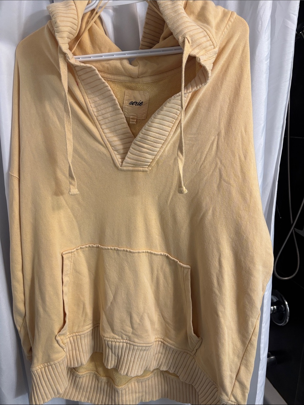 aerie size Large Women’s Pale Butter Yellow Crewneck Hooded Sweater